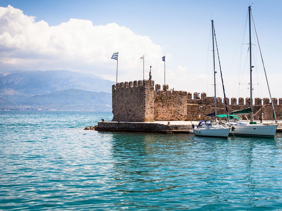 Apollon Library Suites Nafpaktos Exterior photo